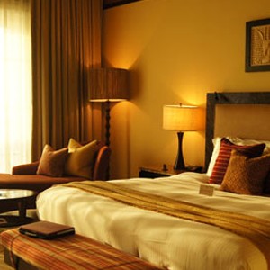 anantara-desert-island-hotel-and-spa-premier-sea-view-room-bedroom