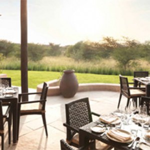 desert-hotel-resort-and-spa-anantara-abu-dhabi-honeymoon-savannah-grill-and-lounge1