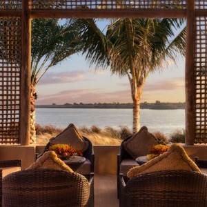 luxury-honeymoons-abu-dhabi-anantara-desert-islans-resort-and-spa-outdoor-lounge