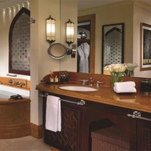 shangri-la-hotel-qaryat-al-beri-abu-dhabi-honeymoon-bathsuite