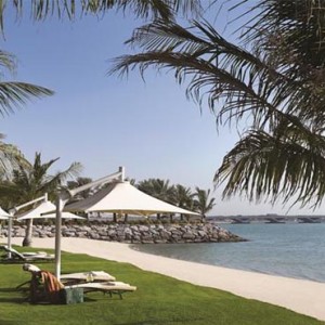 shangri-la-hotel-qaryat-al-beri-abu-dhabi-honeymoon-beach