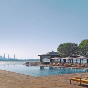 shangri-la-hotel-qaryat-al-beri-abu-dhabi-honeymoon-pool-with-a-view