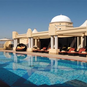 shangri-la-hotel-qaryat-al-beri-abu-dhabi-honeymoon-rooftop-pool