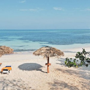 beach-huts-pardisus-rio-de-oro-resort-spa-cuba-honeymoons