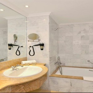 iberostar-grand-hotel-trinidad-cuba-holidays-junior-suite-bathroom