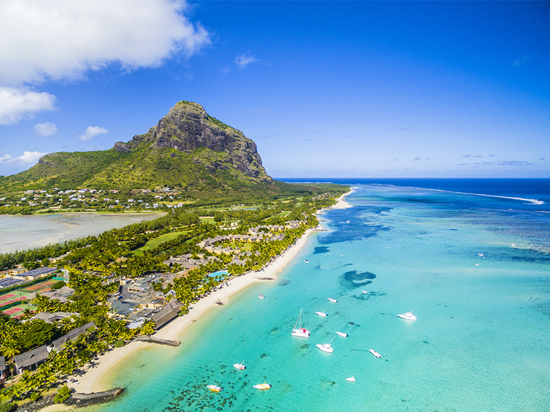 le-mourne-things-to-do-in-mauritius-for-first-time-travellers-luxury-mauritius-honeymoon-packages