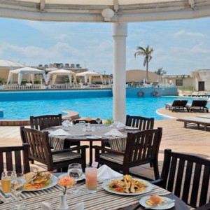 melia-cohiba-cuba-honeymoon-packages-aqua-bar2