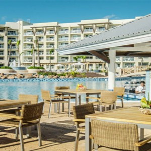 melia-marina-varadero-cuba-honeymoon-packages-pool-bar