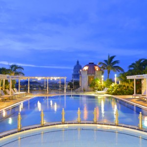 rooftop-pool-2-iberostar-parque-central-luxury-cuba-honeymoon-packages