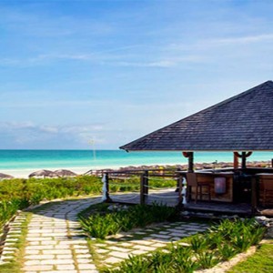 royalton-cayo-santa-maria-cuba-honeymoon-packages-beach-bar