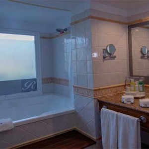 royalton-hicacos-resort-and-spa-cuba-honeymoon-packages-bathsuite