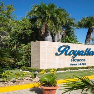 royalton-hicacos-resort-and-spa-cuba-honeymoon-packages-entrance