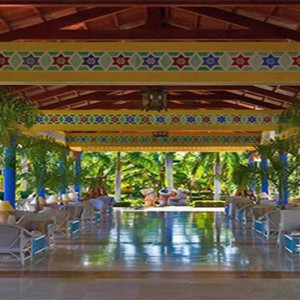 lobby-entrance-pardisus-rio-de-oro-resort-spa-cuba-honeymoon