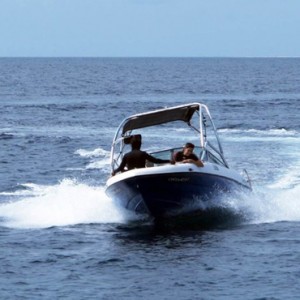 speedboat-hurawaihi-luxury-maldives-honeymoon