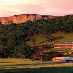 emirates-one-only-wolgan-valley-australia-honeymoon-packages-hotel-exterior