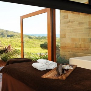 emirates-one-only-wolgan-valley-australia-honeymoon-packages-spa-treatment-room