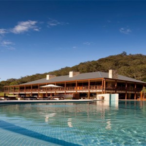 emirates-one-only-wolgan-valley-australia-honeymoon-packages-swimming-pool