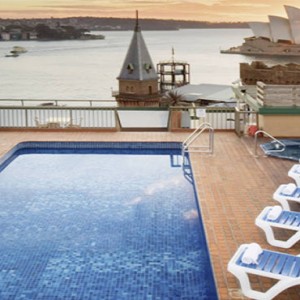 holiday-inn-old-sydney-australia-honeymoon-packages-rooftop-pool