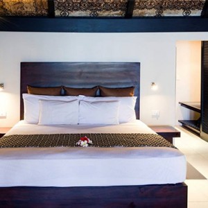 matamanoa-island-resort-fiji-honeymoon-packages-beachfront-bures-bedroom