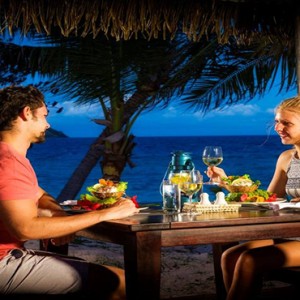 matamanoa-island-resort-fiji-honeymoon-packages-romantic-dining