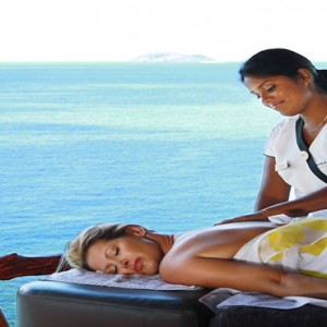 matamanoa-island-resort-fiji-honeymoon-packages-spa-massage