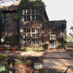 patio-giraffe-manor-luxury-kenyan-honeymoon-packages