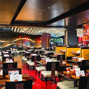 planet-hollywood-las-vegas-honeymoon-packages-gordon-ramsay-burgers