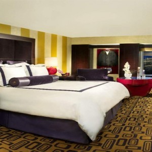 planet-hollywood-las-vegas-honeymoon-packages-strip-suite-1-king-strip-view