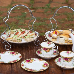 afternoon-tea-giraffe-manor-luxury-kenyan-honeymoon-packages