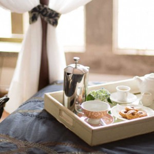 breakfast-in-bed-giraffe-manor-luxury-kenyan-honeymoon-packages