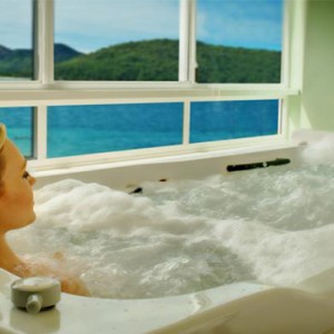 Daydream Island Resort & Spa - Australia Honeymoon Packages - bath jacuzzi with views