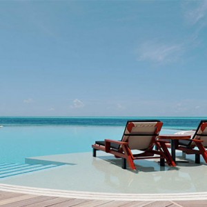 Komandoo Island Resort - Maldives honeymoon packages - Pool and ocean view