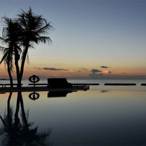 Komandoo Island Resort - Maldives honeymoon packages - Pool in the evening