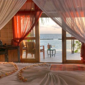 Komandoo Island Resort - Maldives honeymoon packages - jacuzzi Beach villa