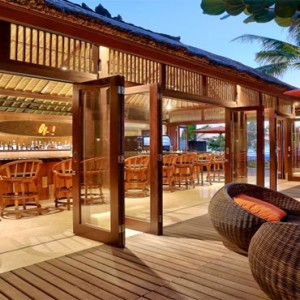 Legion Beach hotel - Bali Honeymoon Packages - Ole beach bar