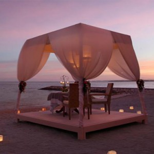 Puri Santrian - Bali Honeymoon Packages - beach candlelit dining