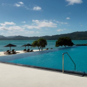 qualia-hamilton-island-australia-honeymoon-packages-infinity-pool