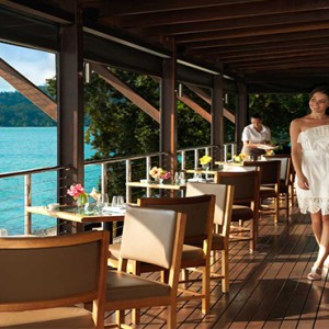 qualia-hamilton-island-australia-honeymoon-packages-pebble-beach-dining