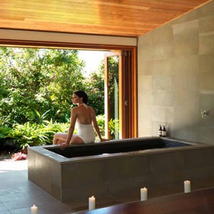 qualia-hamilton-island-australia-honeymoon-packages-spa