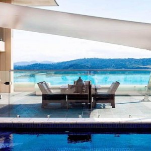 reef-view-hotel-australia-honeymoon-packages-presidential-suite-balcony-pool