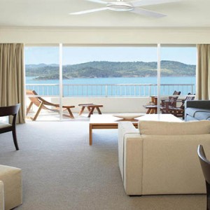 reef-view-hotel-australia-honeymoon-packages-reef-suite-lounge