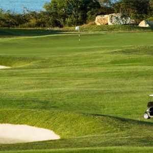 reef-view-hotel-australia-honeymoon-packages-golf