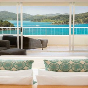 reef-view-hotel-australia-honeymoon-packages-one-bedroom-terrace-suite-bedroom