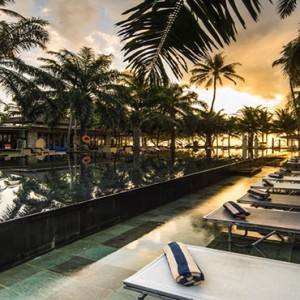 Segara Village hotel - Bali Honeymoon Packages - Pool infinity sunrise