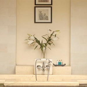 The Ubud Village Resort & Spa - Bali Honeymoon Packages - Garden pool villa bathroom