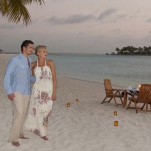 Veligandu Island Resort & Spa - Maldives Honeymoon Packages - A romantic setting for a romantic evening