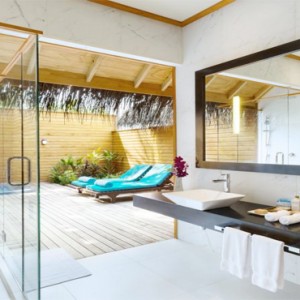 Veligandu Island Resort & Spa - Maldives Honeymoon Packages - Jacuzzi beach villa bathroom