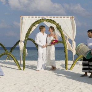 Veligandu Island Resort & Spa - Maldives Honeymoon Packages - Renew wedding vows