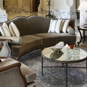 lounge - St Regis Dubai - luxury dubai honeymoon packages