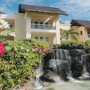 Canonnier Beachcomber Golf Resort and Spa - Mauritius Luxury Honeymoon Packages - waterfall garden
